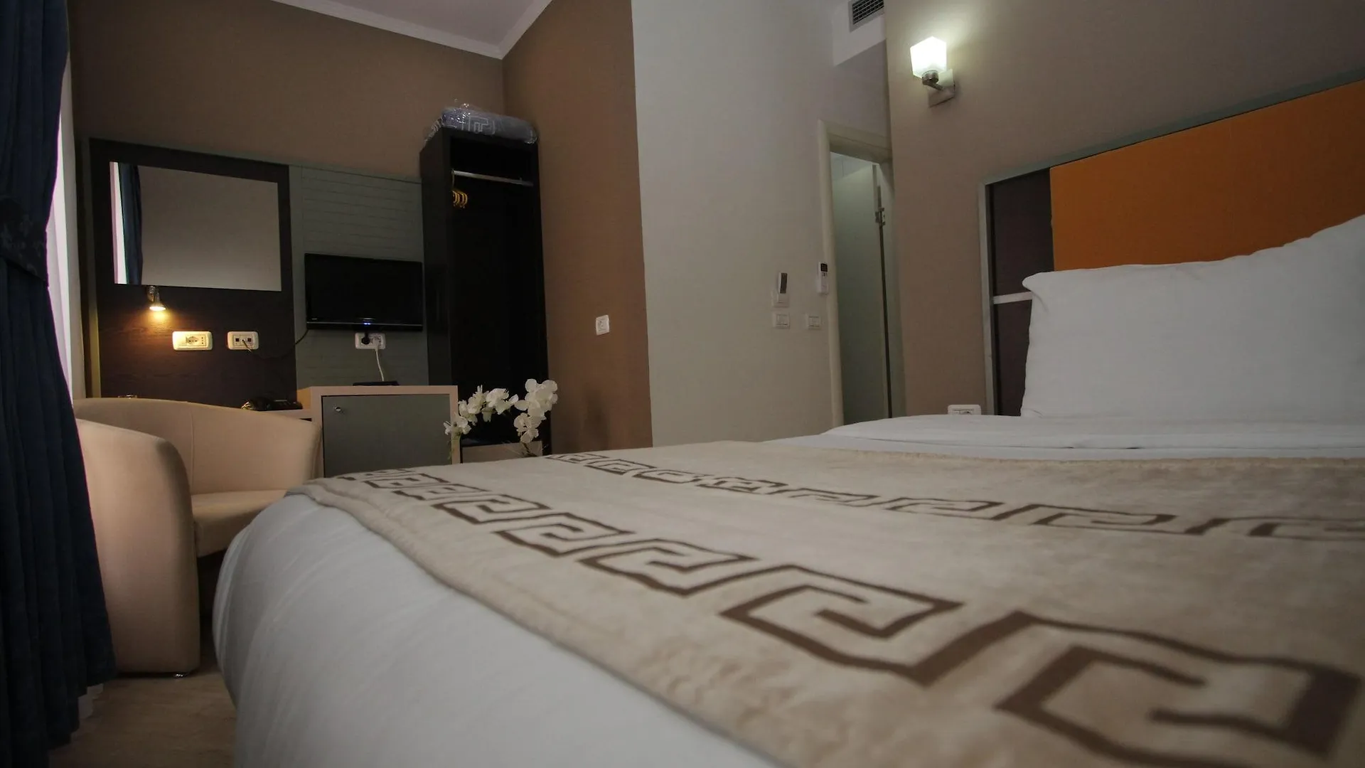 Capital Tirana Hotel Bruci